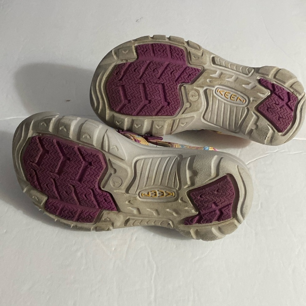 KEEN Slip On Sandals, Loafer, Sz 1, Hikers, Walking, Comfort, Novelty​, Graphics - Picture 10 of 13